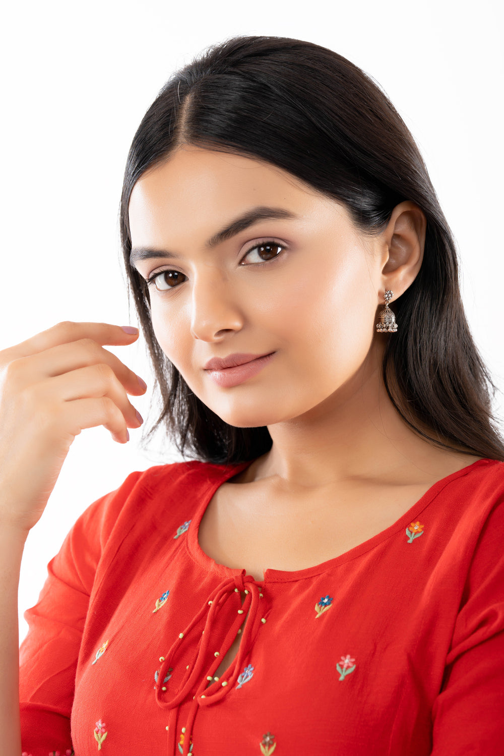 Ornamental Echoes: Exquisite Silver Jhumkas for the Modern Muse