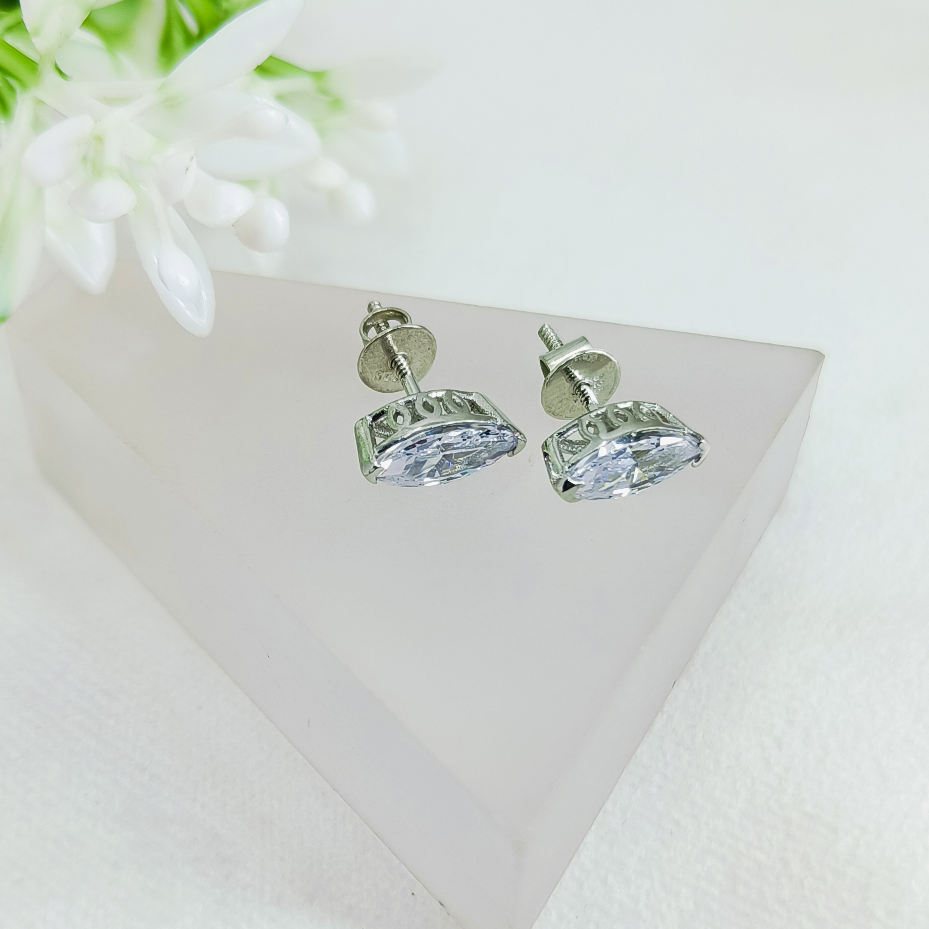 Obel Shape Diamond Stud Earring