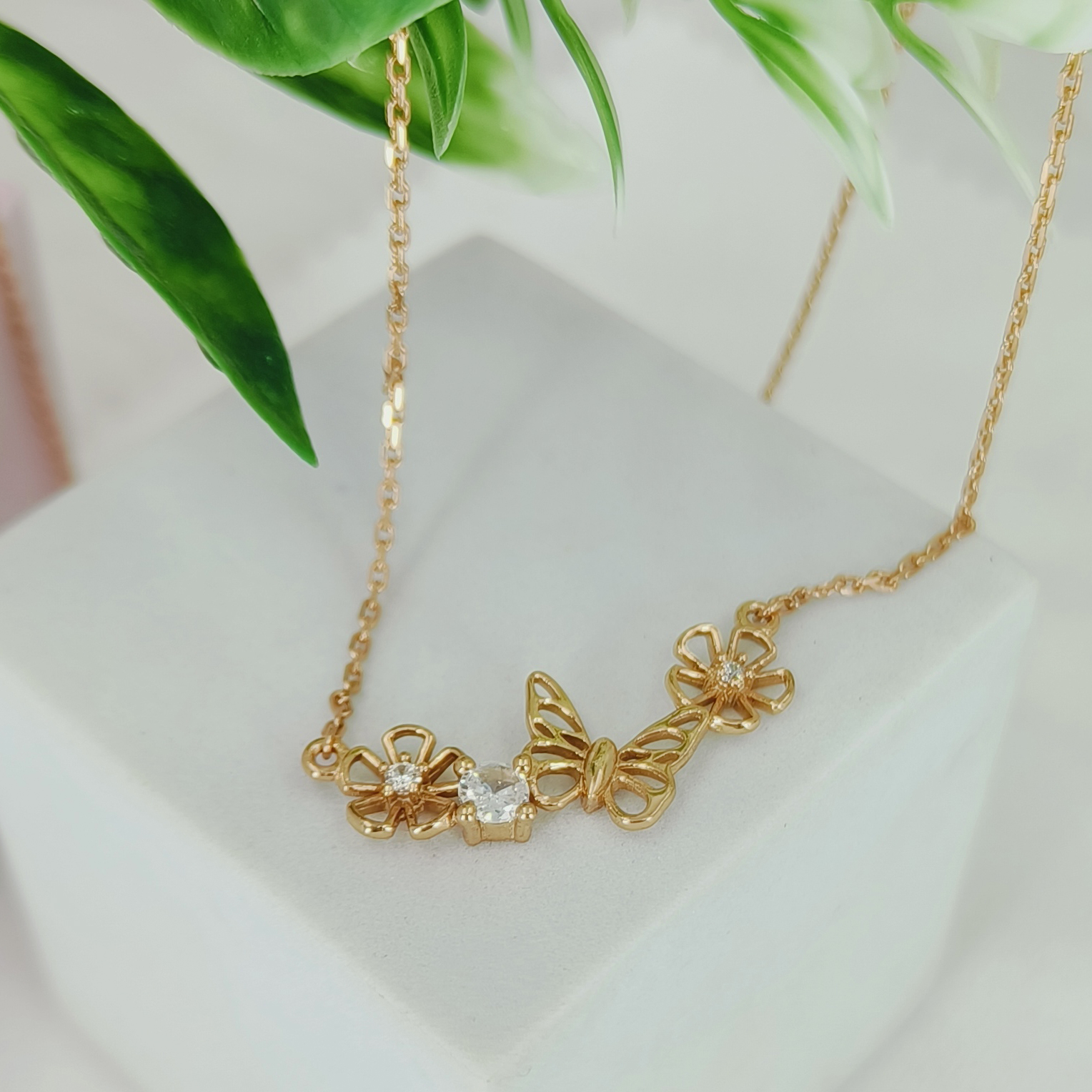 Dou Flower Butterfly Rosegold Necklace